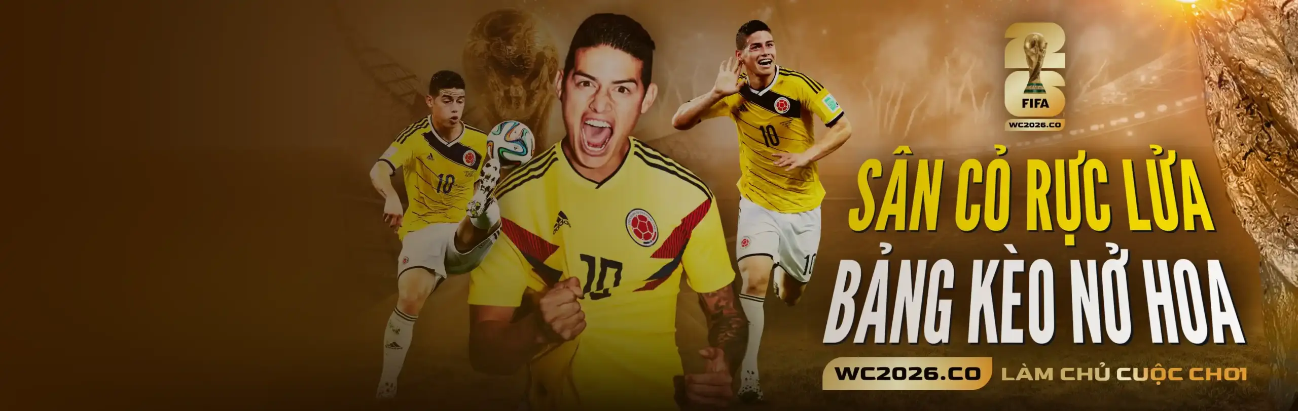Cú xoay người vô lê cháy lưới Uruguay từ ngoài vòng cấm