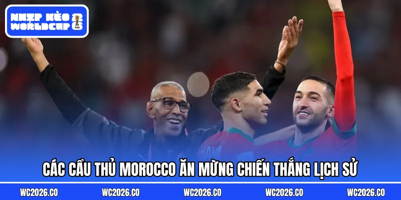 Các cầu thủ Morocco ăn mừng chiến thắng lịch sử