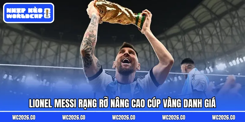 Lionel Messi rạng rỡ nâng cao Cúp vàng danh giá
