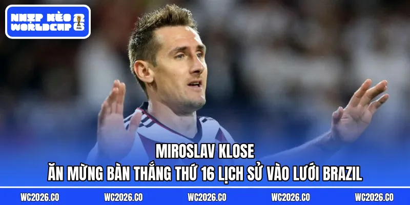 Miroslav Klose ăn mừng bàn thắng thứ 16 lịch sử vào lưới Brazil