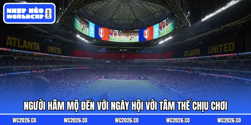 Người hâm mộ đến với ngày hội với tâm thế chịu chơi