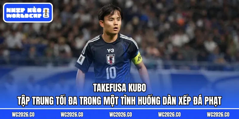 Takefusa Kubo tập trung tối đa trong một tình huống dàn xếp đá phạt
