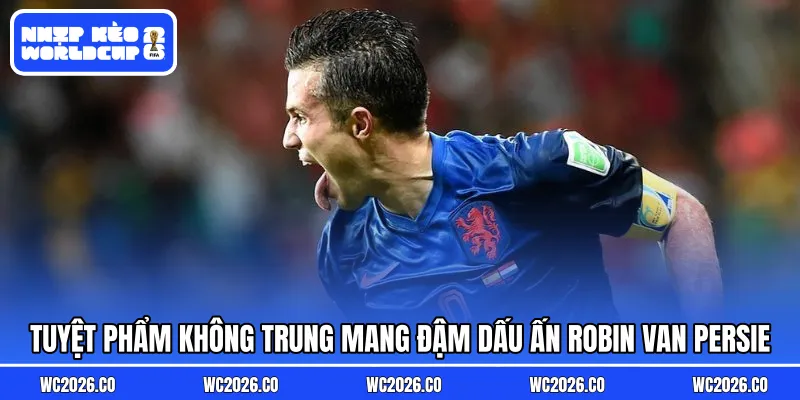 Tuyệt phẩm không trung mang đậm dấu ấn Robin van Persie