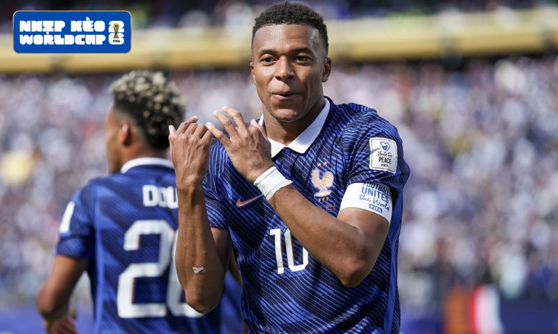 Mbappé nổi lên như người kế thừa cuộc đua ghi bàn lịch sử