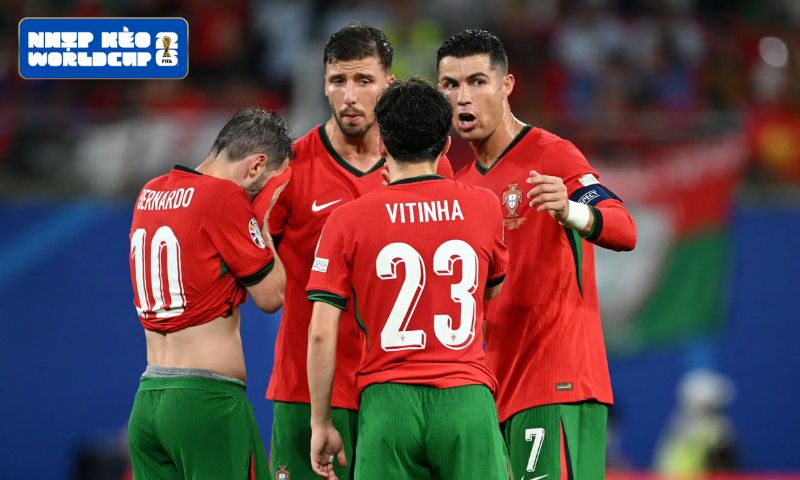 Rúben Dias: Động lực thay vì áp lực khi sát cánh cùng Ronaldo