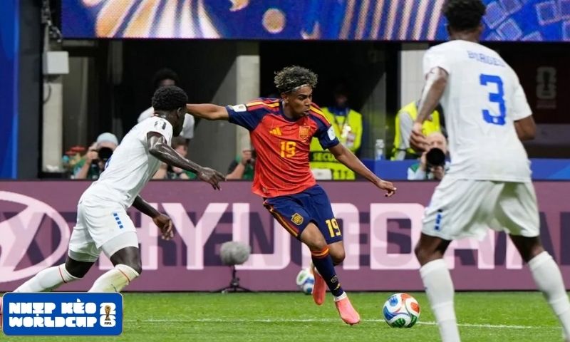 Tây Ban Nha hứng chịu làn sóng chỉ trích sau trận hòa gây thất vọng trước Cape Verde