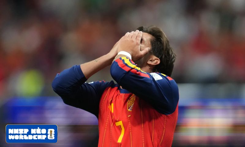 Ferran Torres trở thành tâm điểm chỉ trích