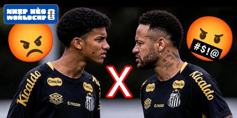 Cận cảnh vụ Neymar xô xát với con trai Robinho khiến buổi tập tại Santos bị gián đoạn Cận cảnh vụ Neymar xô xát với con trai Robinho khiến buổi tập tại Santos bị gián đoạn