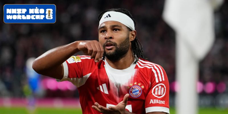 Khoảnh khắc Serge Gnabry gặp chấn thương rách cơ đùi trong trận đấu cùng Bayern Munich