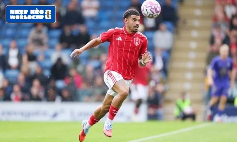 Tiền vệ Morgan Gibbs - White Tiền vệ Morgan Gibbs - White