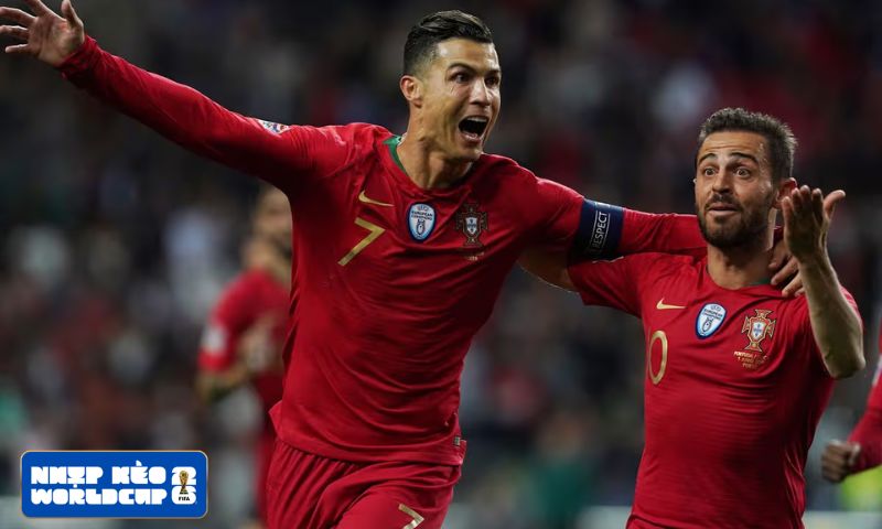 Luis Figo tin tưởng đẳng cấp của Cristiano Ronaldo và Bernardo Silva