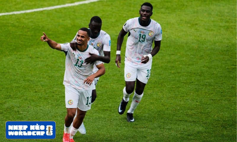 Senegal nuôi hy vọng bằng chiến thắng hủy diệt Senegal nuôi hy vọng bằng chiến thắng hủy diệt