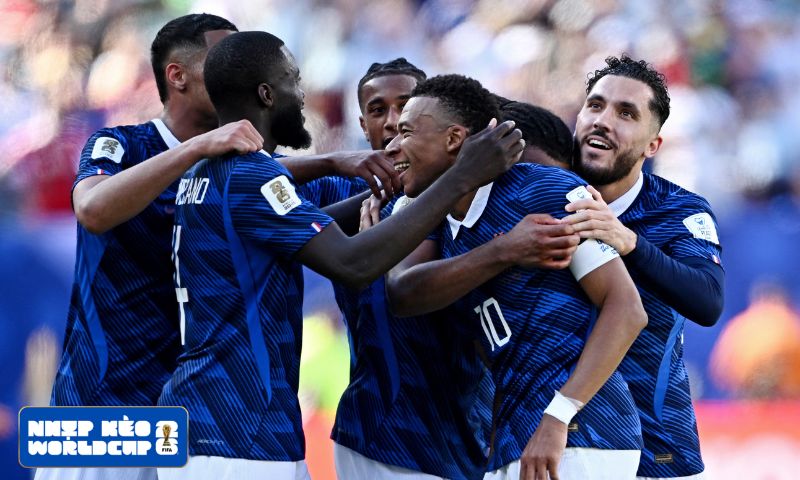 Deschamps thắng lớn nhờ điều chỉnh chiến thuật trong hiệp hai Deschamps thắng lớn nhờ điều chỉnh chiến thuật trong hiệp hai