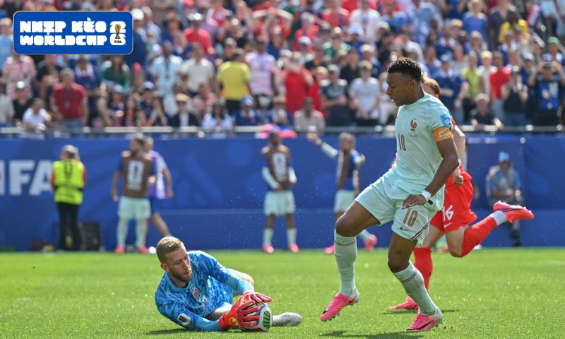 Dembélé lập hat-trick lịch sử trong chiến thắng của tuyển Pháp