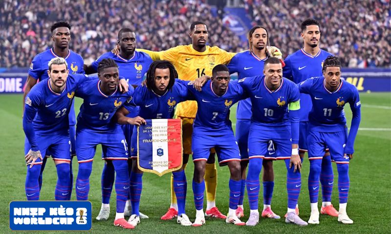 Les Bleus hiên ngang tiến vào vòng knock-out