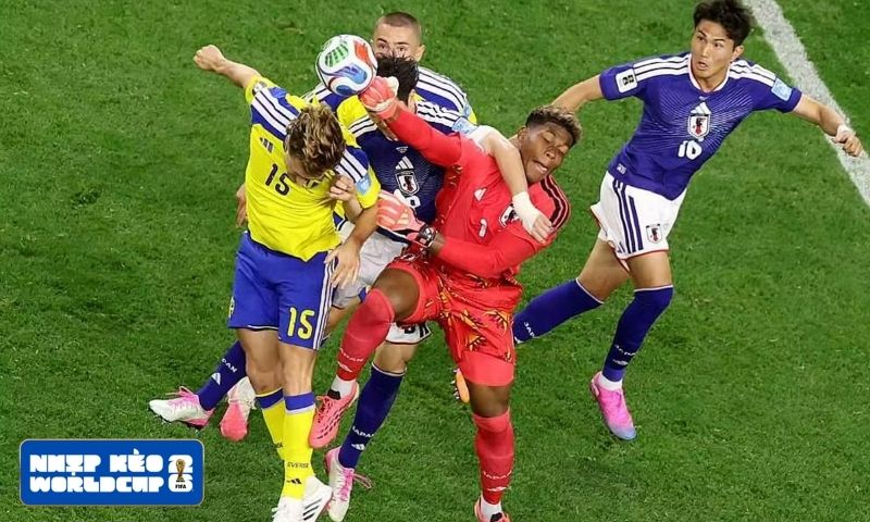 Nhật Bản và Thụy Điển cùng hoàn thành mục tiêu đi tiếp