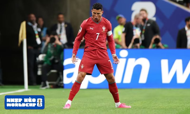 CR7 tiếp tục viết nên những cột mốc lịch sử tại World Cup