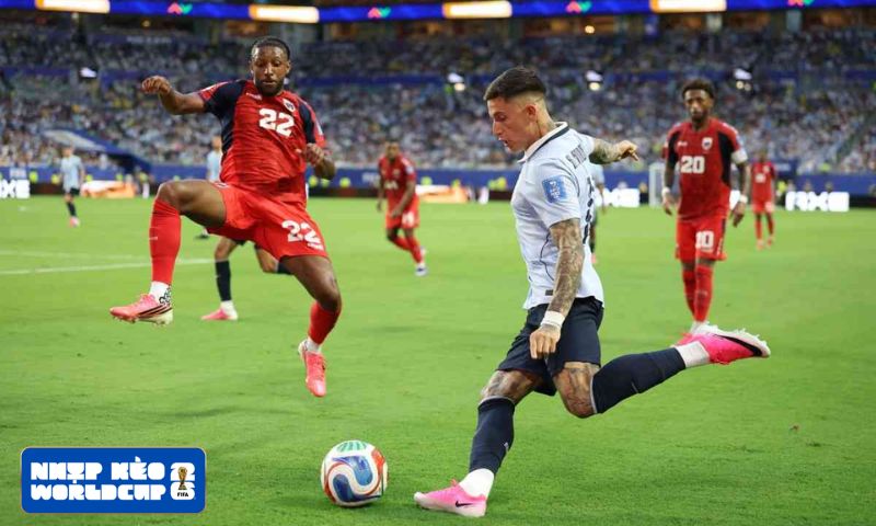 Uruguay lội ngược dòng rồi đánh rơi chiến thắng vì sai lầm cá nhân Uruguay lội ngược dòng rồi đánh rơi chiến thắng vì sai lầm cá nhân