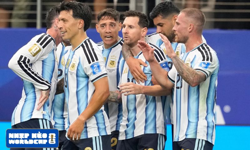 Áp lực ngoài sân cỏ tiếp tục bủa vây Argentina