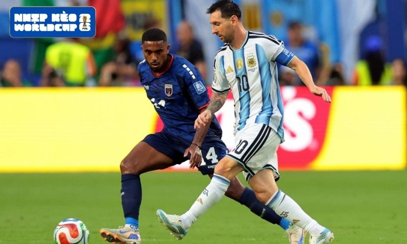Lionel Messi tiếp tục tỏa sáng đưa Argentina đi tiếp