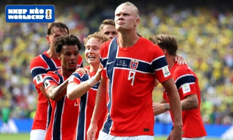 Haaland tỏa sáng với cú đúp đưa Na Uy vào tứ kết