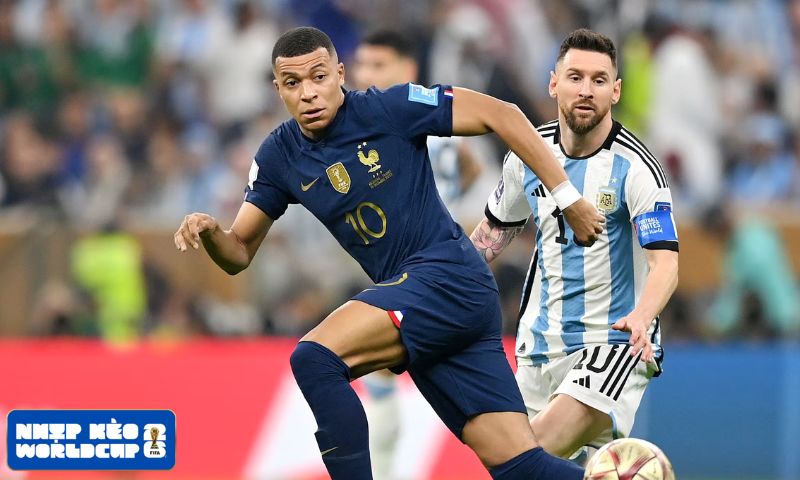 Kylian Mbappé áp sát Messi với tốc độ ghi bàn đáng kinh ngạc Kylian Mbappé áp sát Messi với tốc độ ghi bàn đáng kinh ngạc