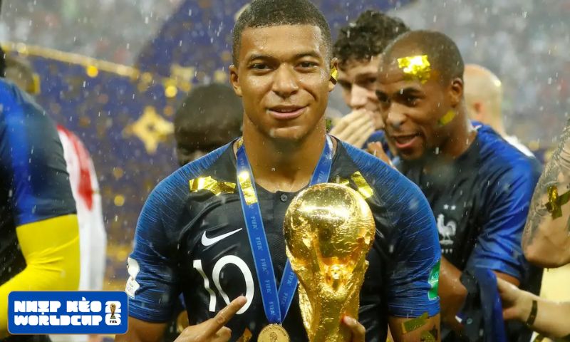 Mbappé chưa xem tuyển Pháp hiện tại vượt thế hệ 2018