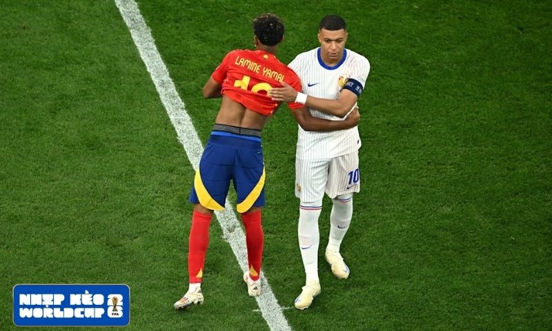 Mbappé và Lamine Yamal đã tạo nên một trong những cặp đối đầu đáng chú ý nhất bóng đá thế giới Mbappé và Lamine Yamal đã tạo nên một trong những cặp đối đầu đáng chú ý nhất bóng đá thế giới