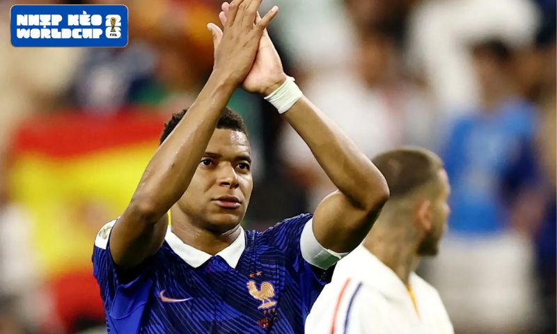 Mbappé bỏ lỡ cơ hội vượt Messi trên sân khấu World Cup Mbappé bỏ lỡ cơ hội vượt Messi trên sân khấu World Cup