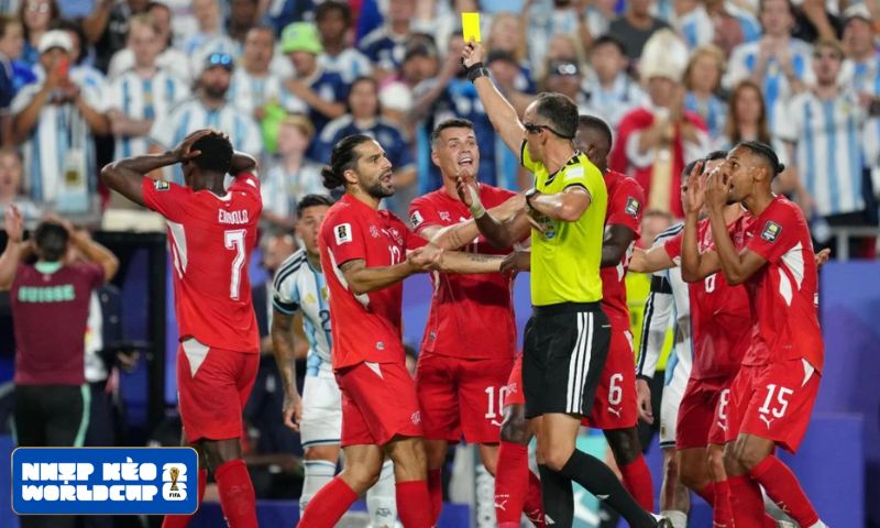 VAR tạo bước ngoặt với chiếc thẻ đỏ của Breel Embolo VAR tạo bước ngoặt với chiếc thẻ đỏ của Breel Embolo